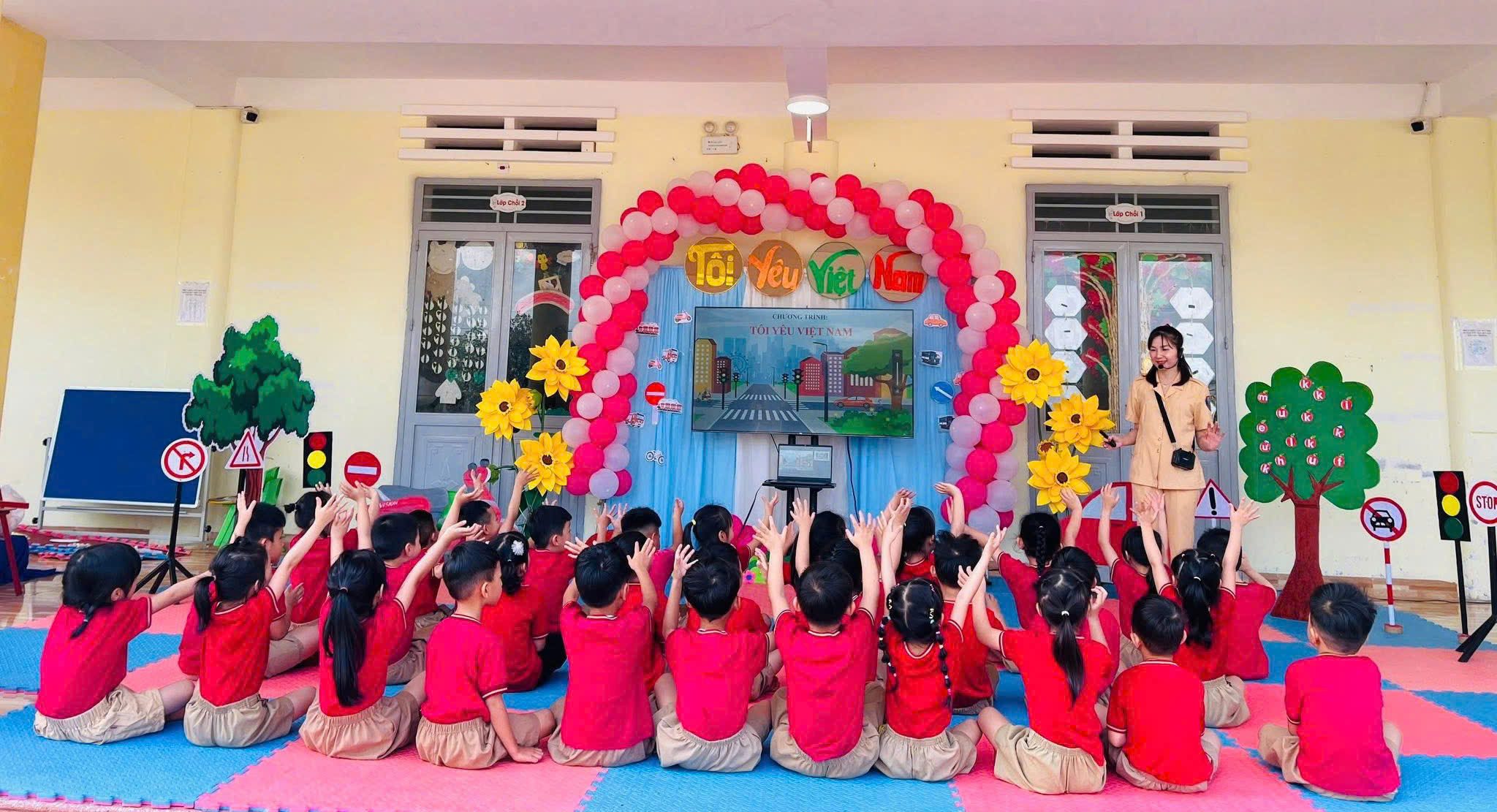 Trường Mầm non sao khuê tổ chức sinh hoạt chuyên môn với chuyên đề “Giáo dục an toàn giao thông”