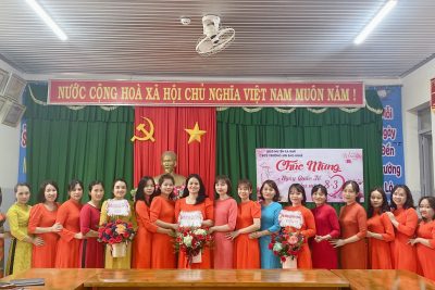 Trường Mầm non Sao Khuê tổ chức toạ đàm ngày 8/3/2024