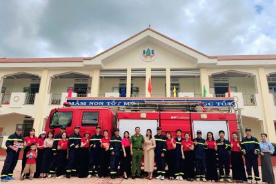 Trường Mầm non Sao Khuê tổ chức hoạt động trải nghiệm “Bé tập làm lính cứu hỏa” năm học 2025-2026