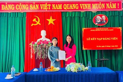 Chi bộ trường Mầm non Sao Khuê tổ chức lễ kết nạp Đảng viên mới